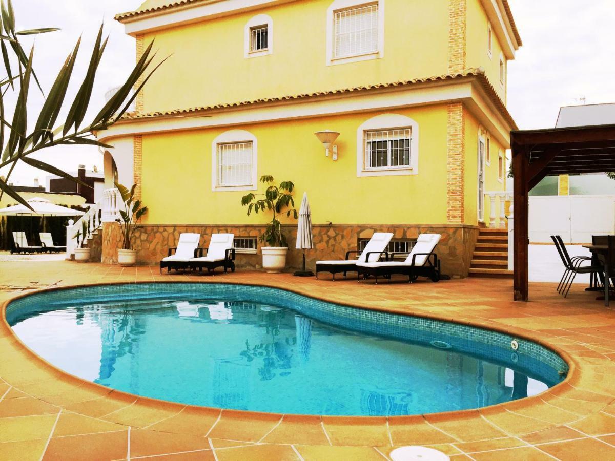 Vickys Villa Puerto Marino Exterior photo